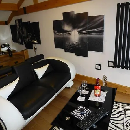 Dom wakacyjny Swallows Cottage, *