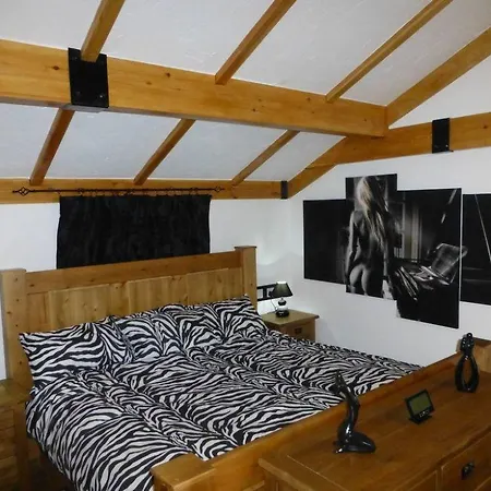 Dom wakacyjny Swallows Cottage, *